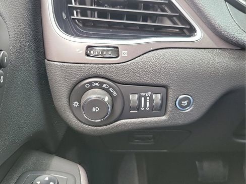 Used 2019 Jeep Cherokee Limited w/ Trailer Tow Group AWD/4WD image 14
