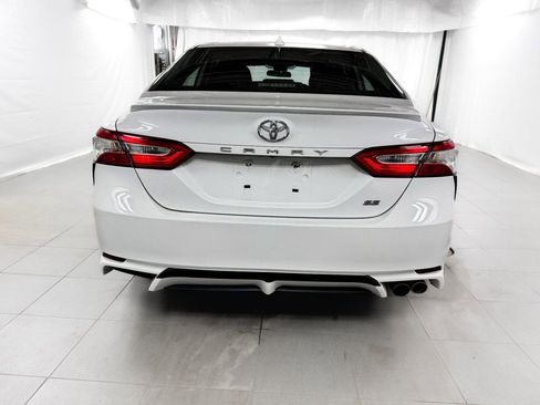 Used 2020 Toyota Camry SE FWD image 4