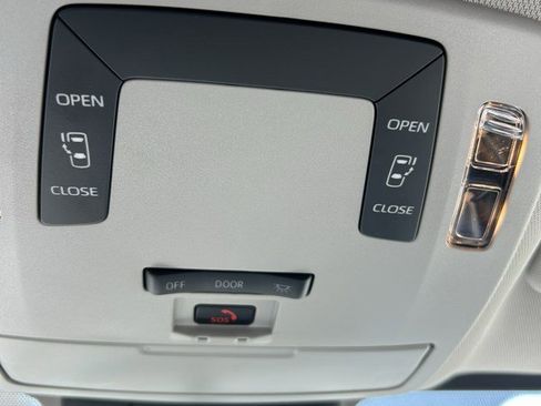 Used 2025 Toyota Sienna LE AWD/4WD image 26
