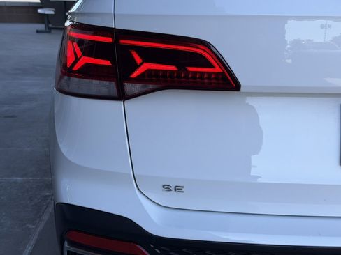 Used 2024 Volkswagen Taos SE w/ Panoramic Sunroof Package image 14