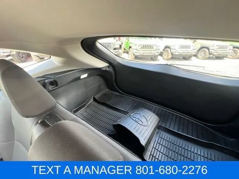 Used 2024 Toyota Venza LE AWD/4WD image 30