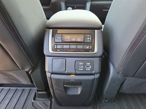 Certified 2025 Subaru Ascent Bronze Edition w/ Popular Package #2 AWD/4WD image 13