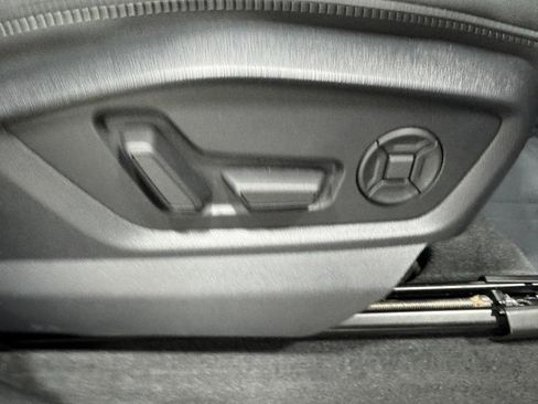 Certified 2023 Audi Q8 Premium Plus image 21