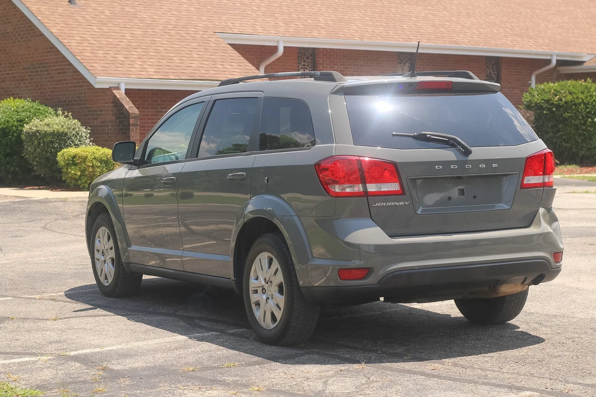 Used 2019 Dodge Journey SE w/ Connectivity Group FWD image 3