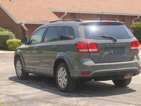 Used 2019 Dodge Journey SE w/ Connectivity Group FWD image 3