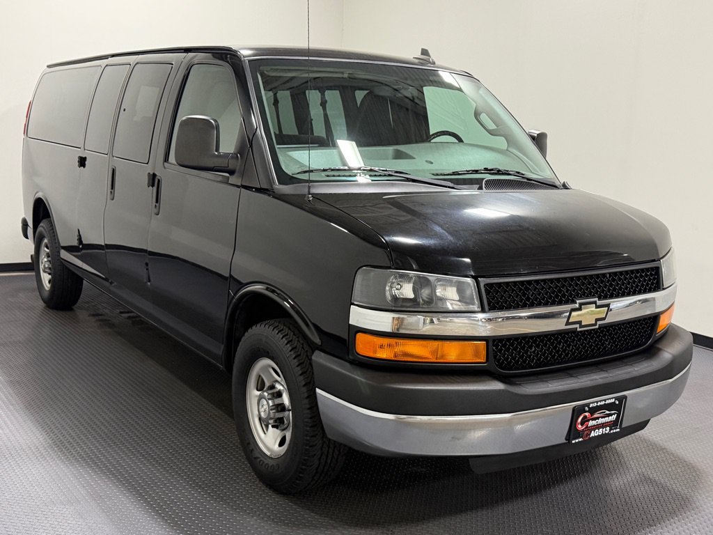Used 2016 Chevrolet Express 3500 LT w/ LT Preferred Equipment Group RWD image 4