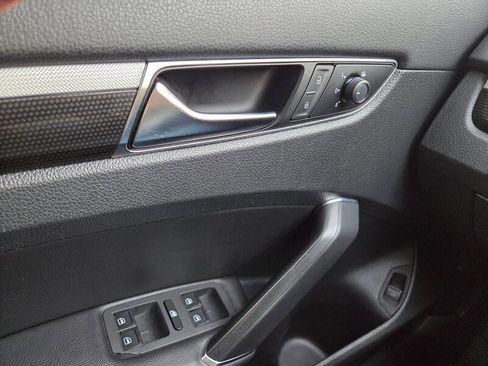 Used 2018 Volkswagen Passat 3.6 image 18