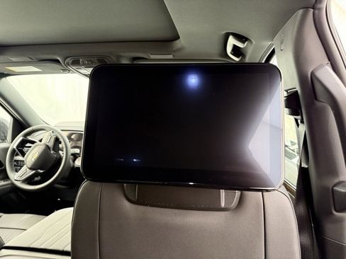 New 2025 Chevrolet Suburban High Country image 27