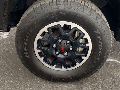 Used 2025 Toyota Tacoma TRD Off-Road image 29