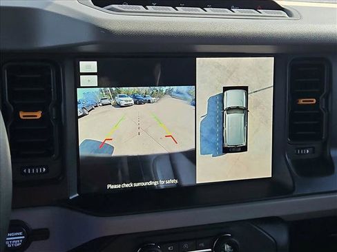 Used 2023 Ford Bronco Badlands image 14