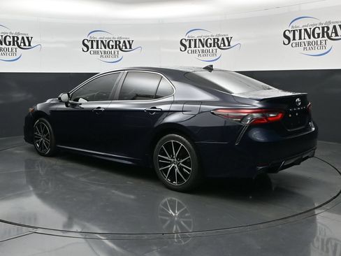 Used 2021 Toyota Camry SE FWD image 5