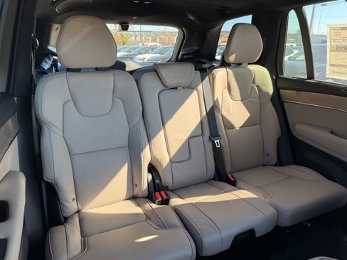 New 2026 Volvo XC90 T8 Ultra w/ Lounge Package image 9