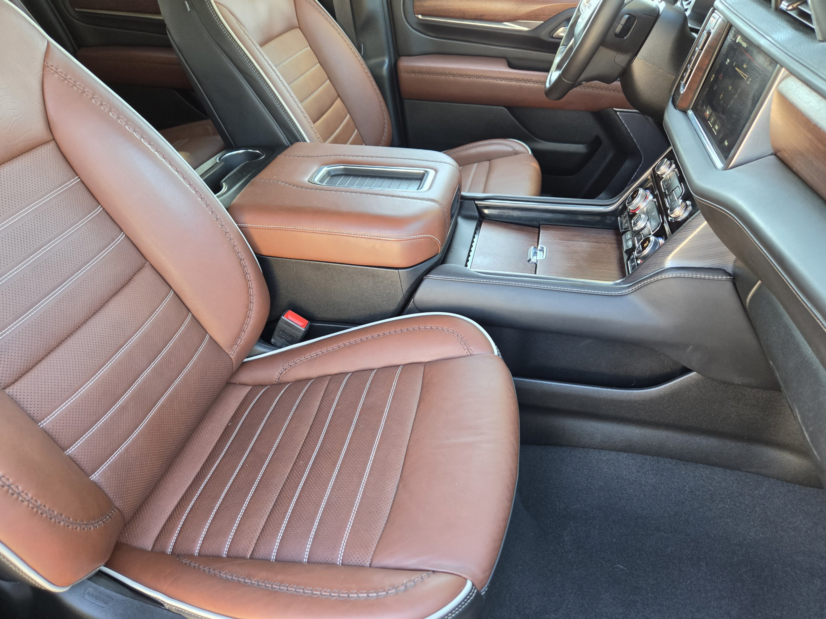 Used 2024 GMC Yukon XL Denali Ultimate AWD/4WD image 6