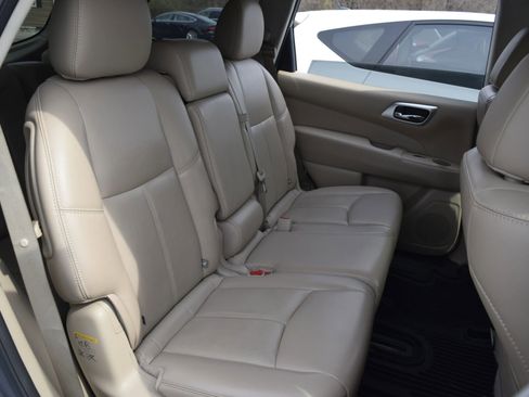 Used 2017 Nissan Pathfinder SL w/ SL Premium Package image 8