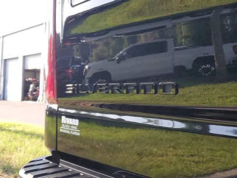 Used 2021 Chevrolet Silverado 1500 LT Trail Boss w/ Convenience Package II AWD/4WD image 7