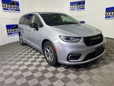 Used 2024 Chrysler Pacifica Limited image 1