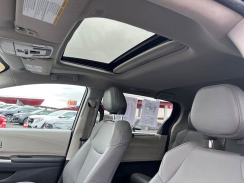 Certified 2024 Toyota Sienna XLE FWD image 24