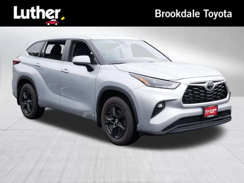 Certified 2024 Toyota Highlander LE AWD/4WD image 1