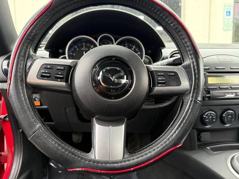 Used 2006 MAZDA MX-5 Miata Grand Touring w/ Premium Pkg RWD image 25