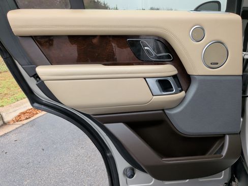 Used 2020 Land Rover Range Rover HSE image 40