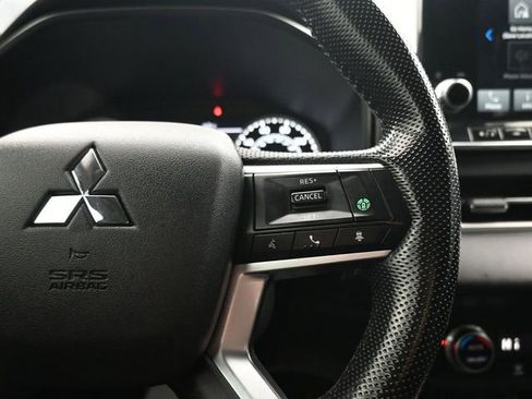 Used 2022 Mitsubishi Outlander SE image 18