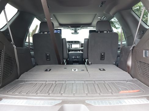 Used 2021 GMC Yukon Denali w/ Denali Premium Package RWD image 25