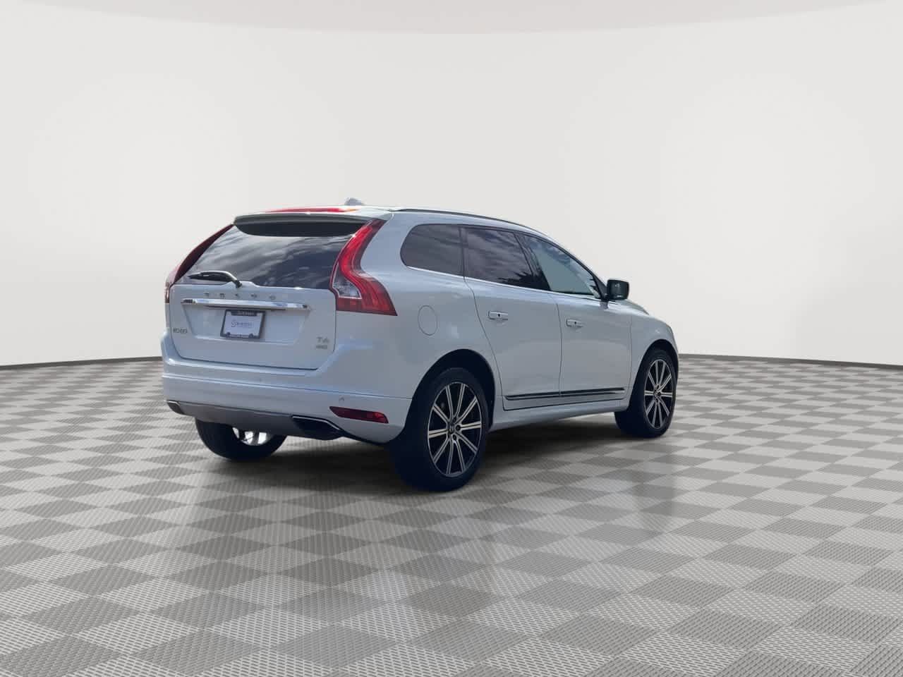 Used 2017 Volvo XC60 T6 Inscription w/ Climate Package AWD/4WD image 8