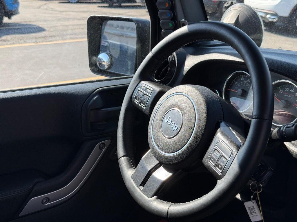 Used 2017 Jeep Wrangler Rubicon AWD/4WD image 11