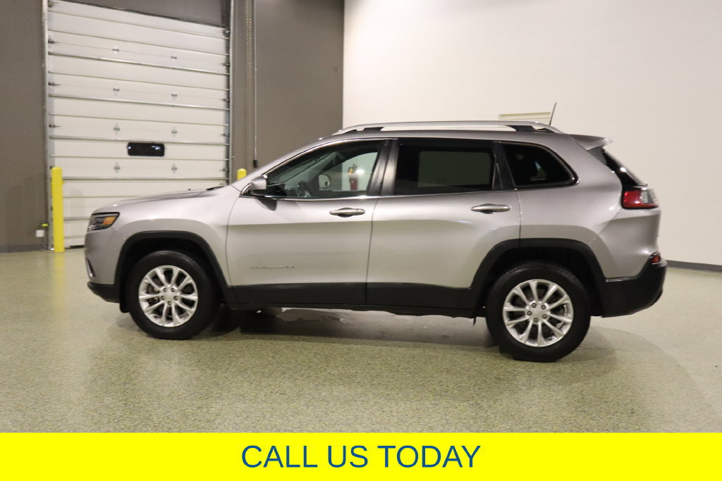 Used 2019 Jeep Cherokee Latitude w/ Cold Weather Group AWD/4WD image 5