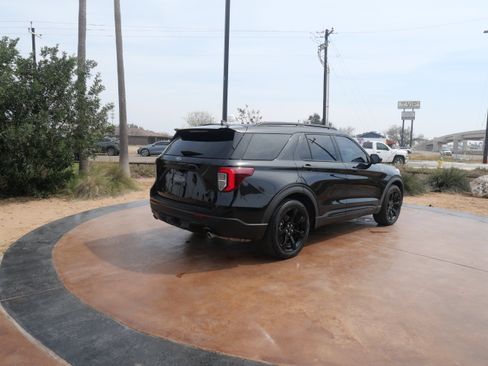 Used 2023 Ford Explorer ST-Line w/ Class IV Trailer Tow Package image 2