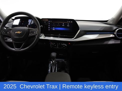 Used 2025 Chevrolet Trax LT image 8