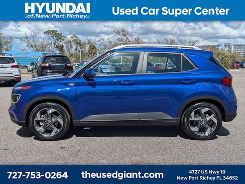 Used 2023 Hyundai Venue Limited image 2