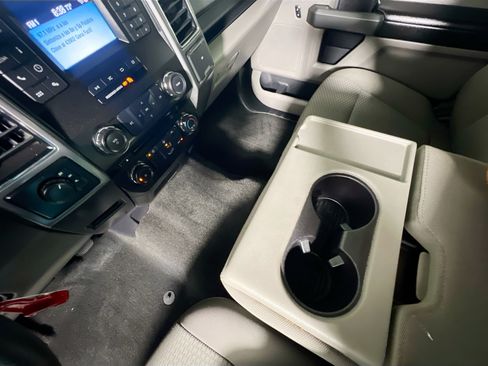 Used 2018 Ford F150 XLT AWD/4WD image 23
