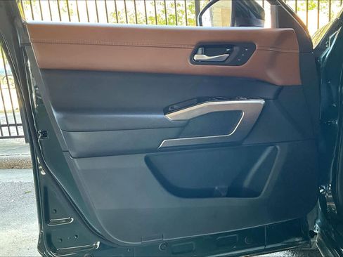 Used 2024 Nissan Pathfinder Platinum image 21