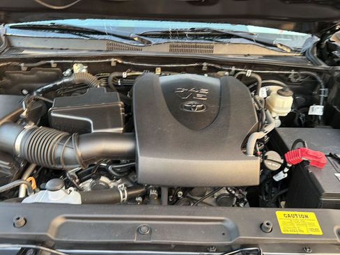 Used 2020 Toyota Tacoma SR5 RWD image 32