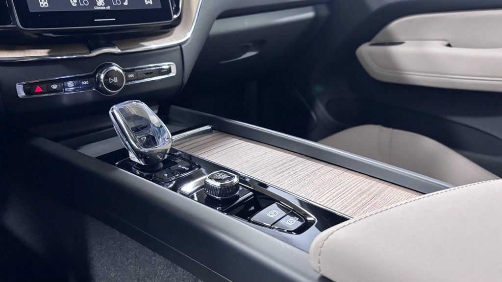 Certified 2026 Volvo XC60 B5 Plus AWD/4WD image 15