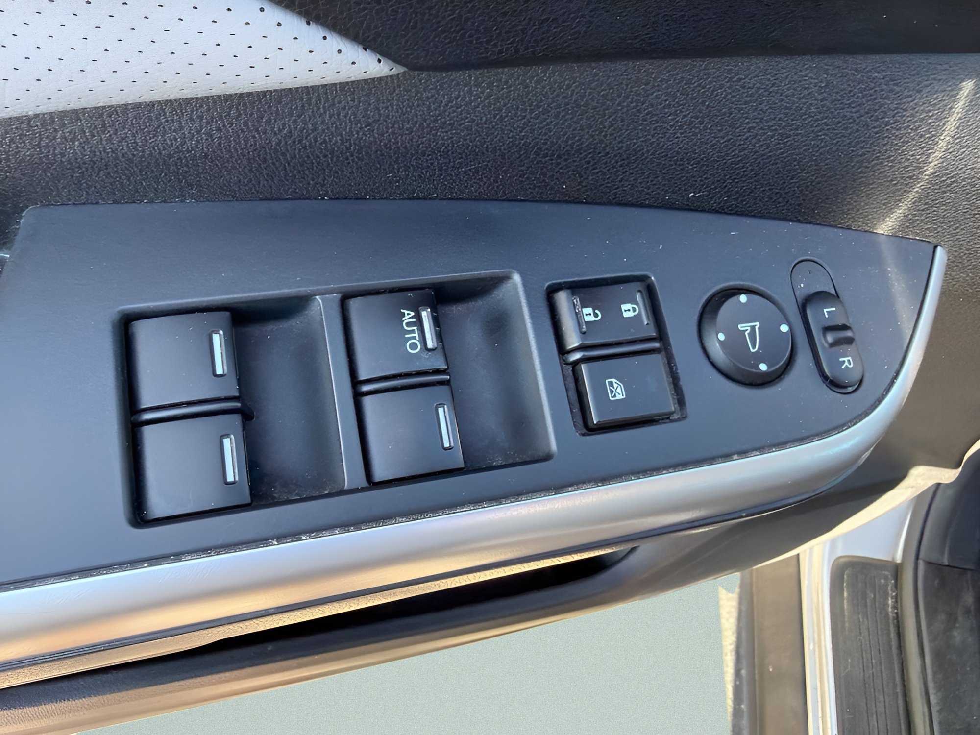 Used 2016 Honda CR-V Touring image 17
