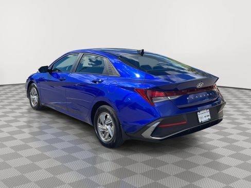 Certified 2025 Hyundai Elantra SE FWD image 7