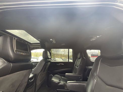 Used 2019 Cadillac Escalade ESV Platinum AWD/4WD image 11