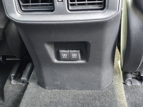 Used 2020 Toyota RAV4 XLE Premium image 30