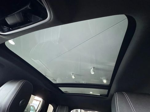 Used 2019 Land Rover Range Rover Velar R-Dynamic SE image 34