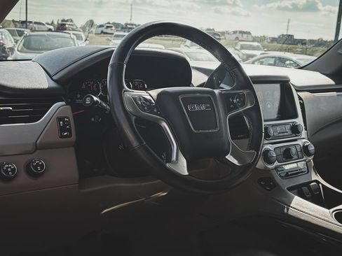 Used 2016 GMC Yukon XL SLT w/ Open Road Package AWD/4WD image 2