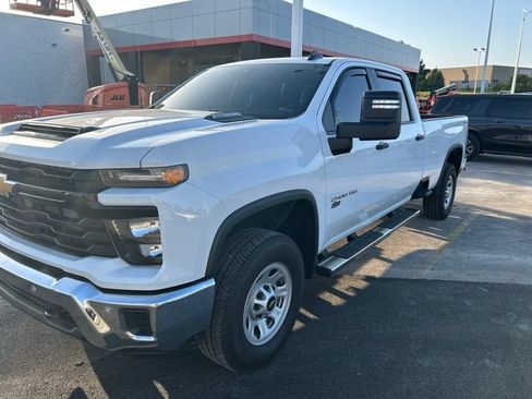 Used 2025 Chevrolet Silverado 2500 W/T AWD/4WD image 2