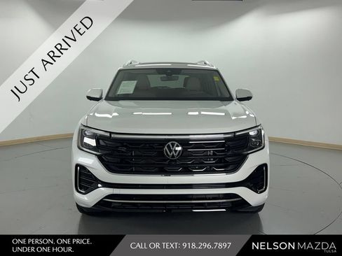 Used 2024 Volkswagen Atlas SEL Premium R-Line AWD/4WD image 2