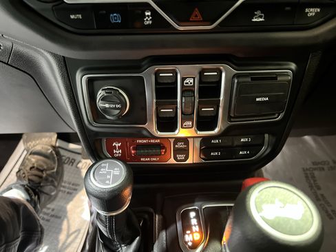 Used 2025 Jeep Wrangler Unlimited Rubicon 4xe w/ Convenience Group image 20