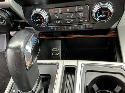 Used 2019 Ford F150 Lariat w/ Equipment Group 502A Luxury AWD/4WD image 19