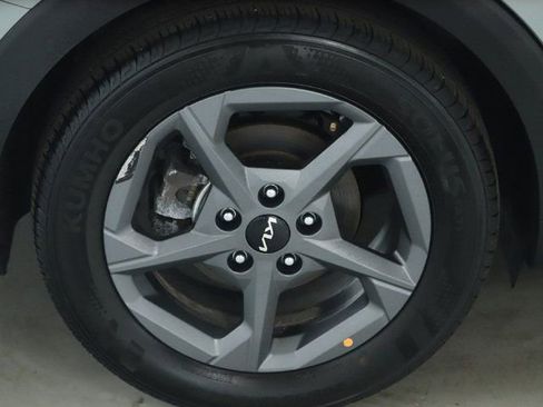 Used 2025 Kia K4 LXS image 12