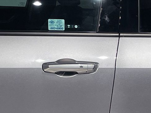 Used 2025 GMC Acadia Elevation image 17