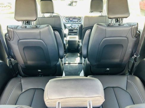 New 2026 Chrysler Pacifica Select w/ Quick Order Package 2EV image 31