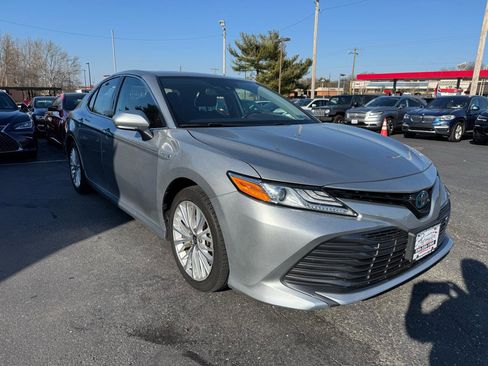 Used 2020 Toyota Camry XLE FWD image 3